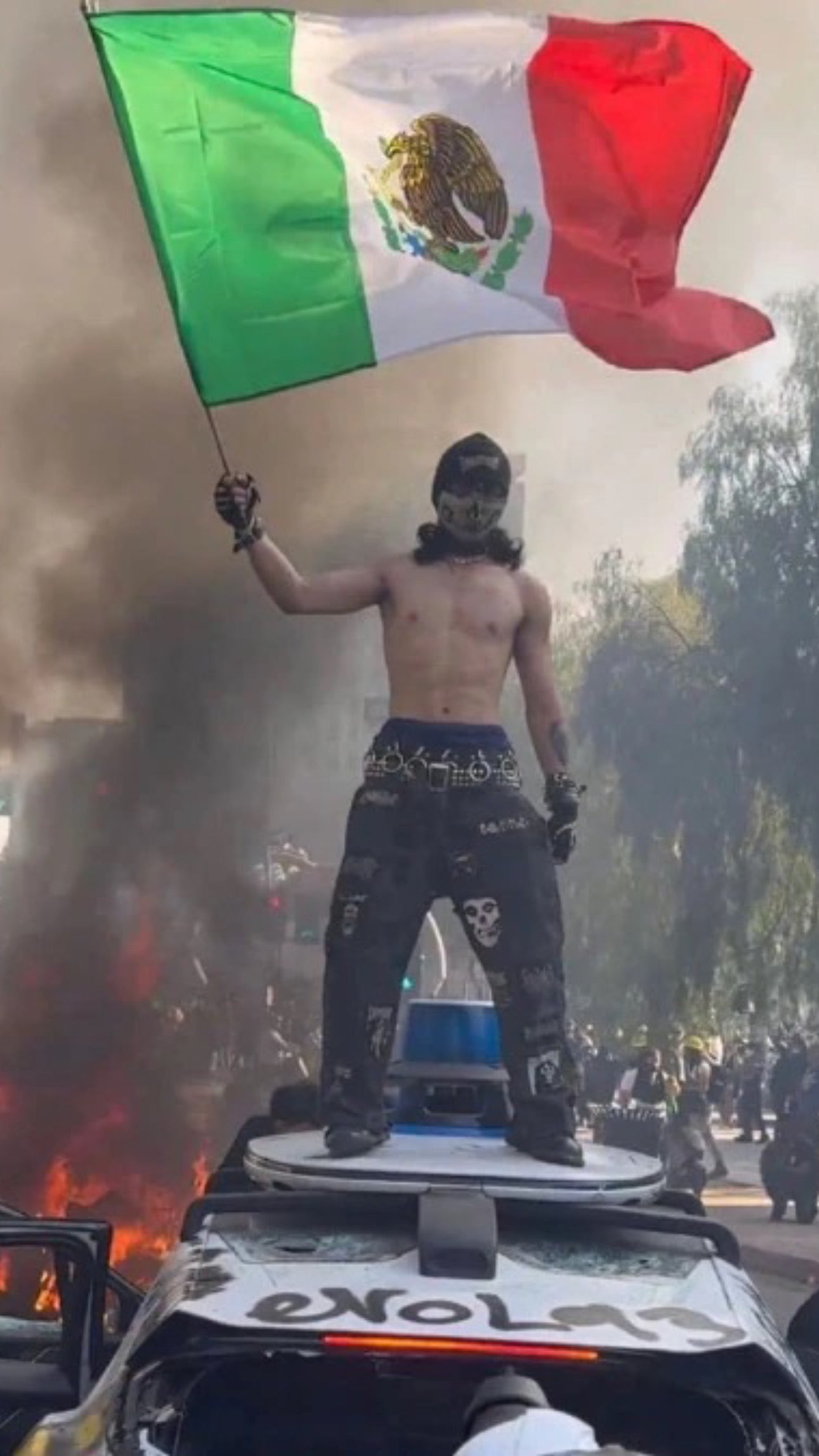 Impresión de edición limitada firmada: «Resist» de Justin Moreno